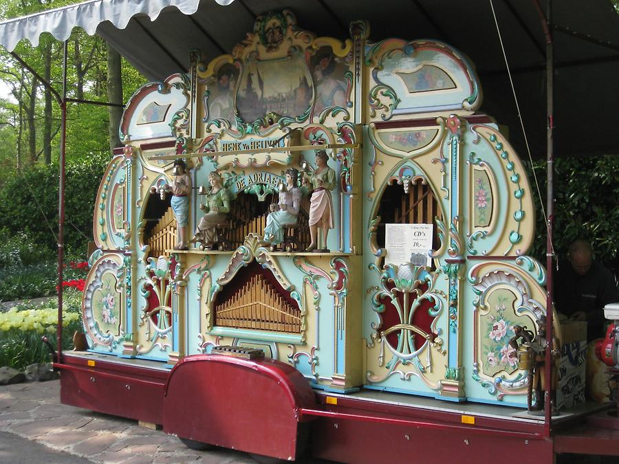 Keukenhof, musical clock near the entrance