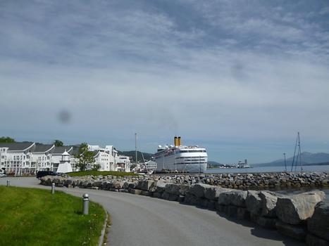 Molde - Ship at the harbour, Photo: T. Högg, 2014