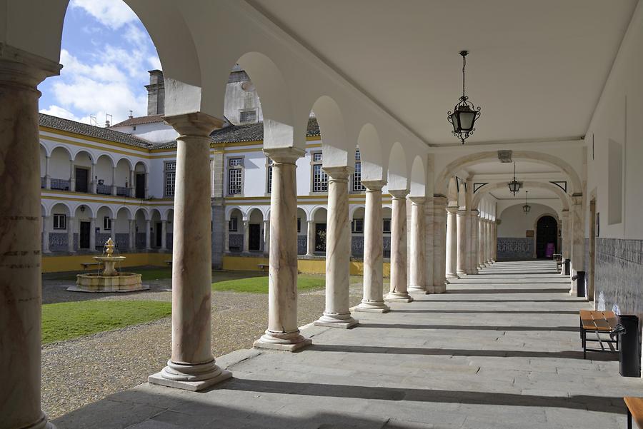 Évora - University