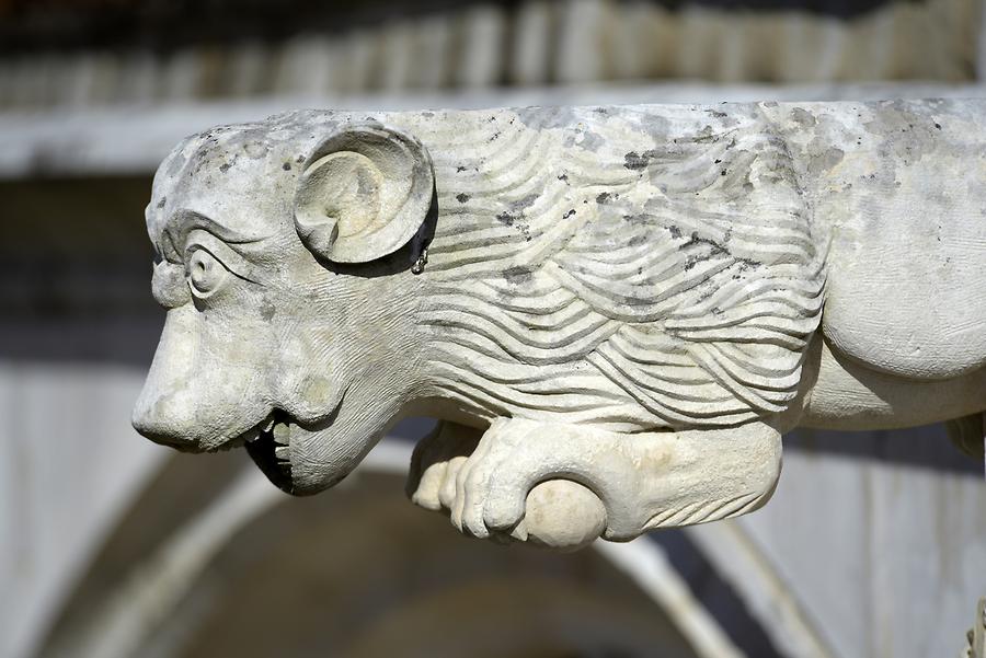 Alcobaça Monastery; Cloister, Detail