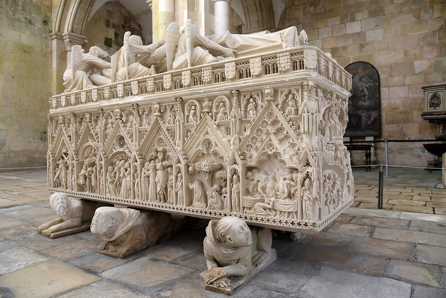 Alcobaça Monastery; Ines' Sarcophagus