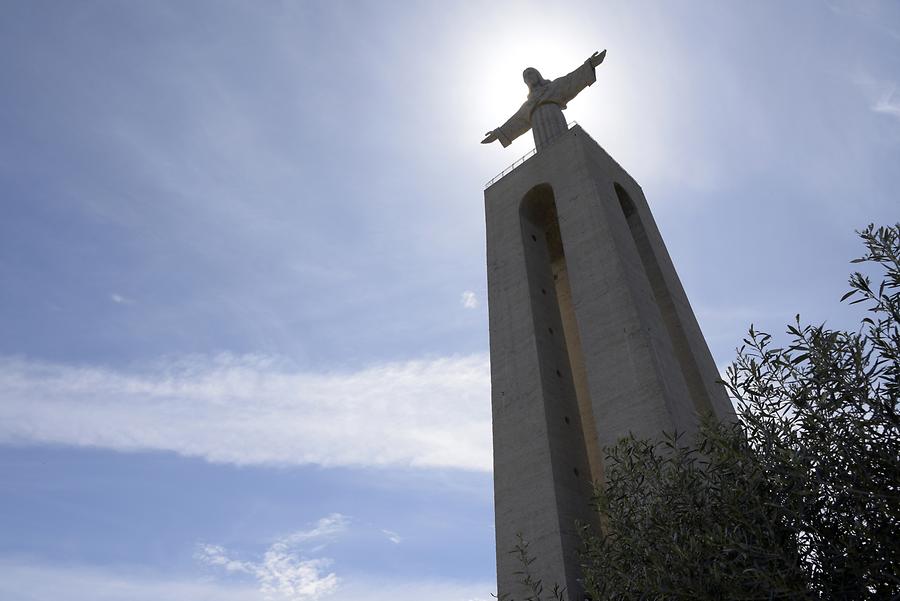 Statue 'Christ the King' in Almada