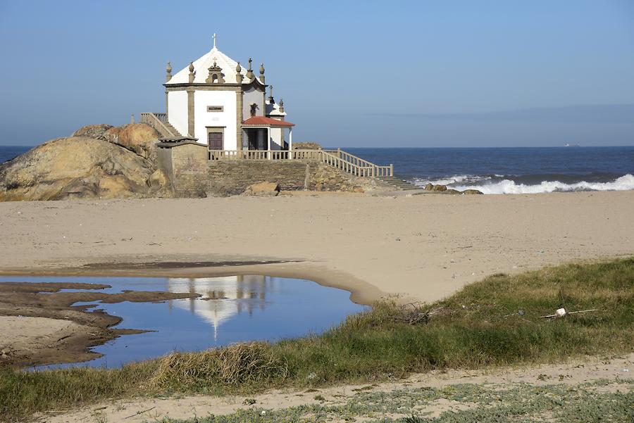 Miramar - Chapel of the Senhor da Pedra