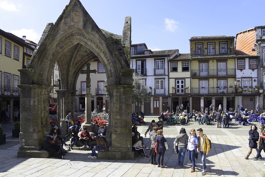 Guimarães - Largo da Oliveira; Gothic Chapel