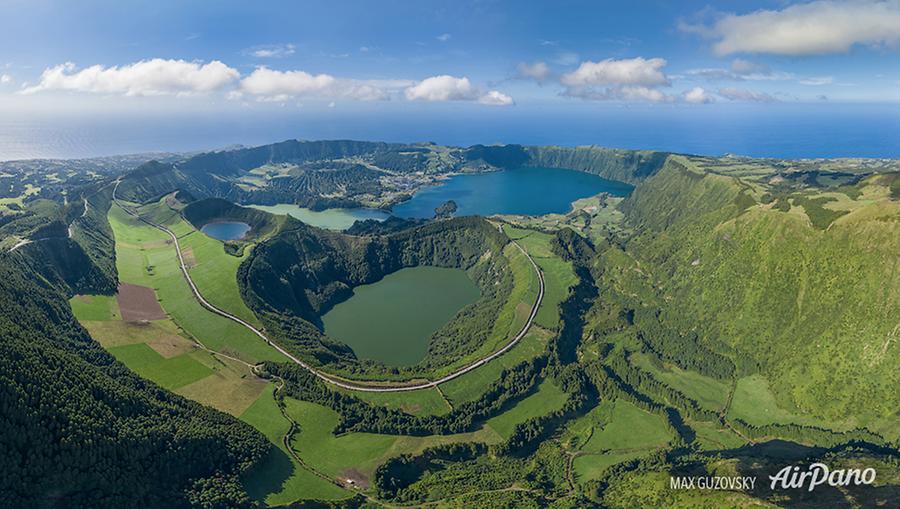 Lagoa das Sete Cidades twin lake, © AirPano 