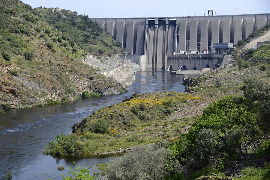 Alcántara - Dam Wall