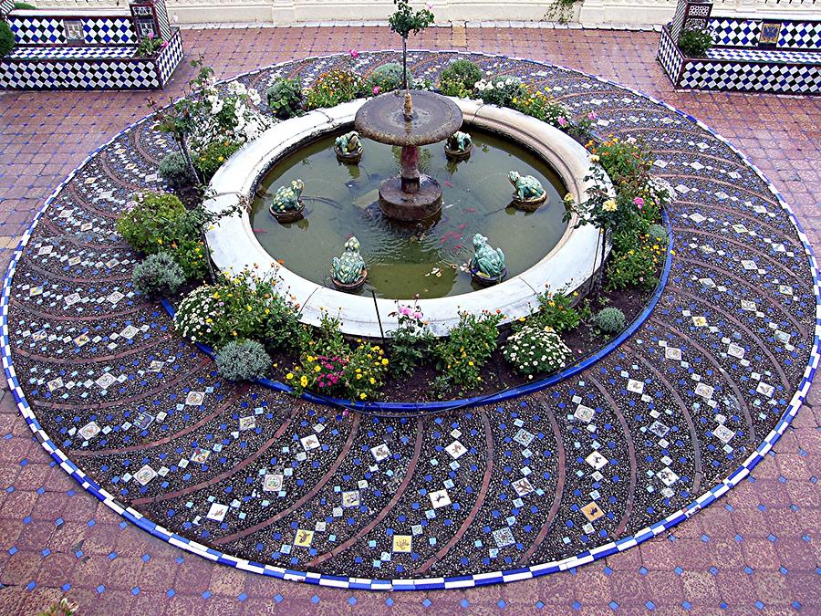 Ronda - Fountain in Don Bosco house