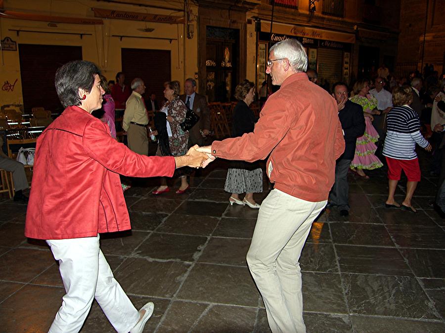 Granada – Dancing in front of Cathedral