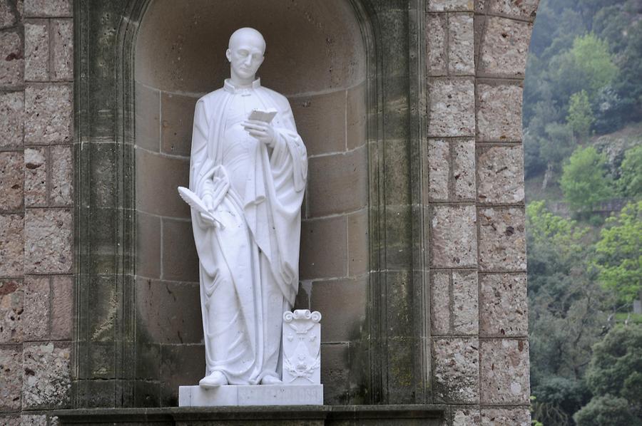 Santa Maria de Montserrat Abbey - Statue