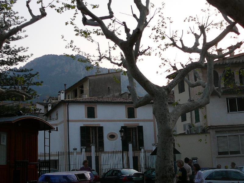 Evening in central square in Sóller, April 2007, Photo: H. Maurer