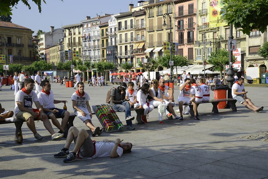 People Plaza del Castillo