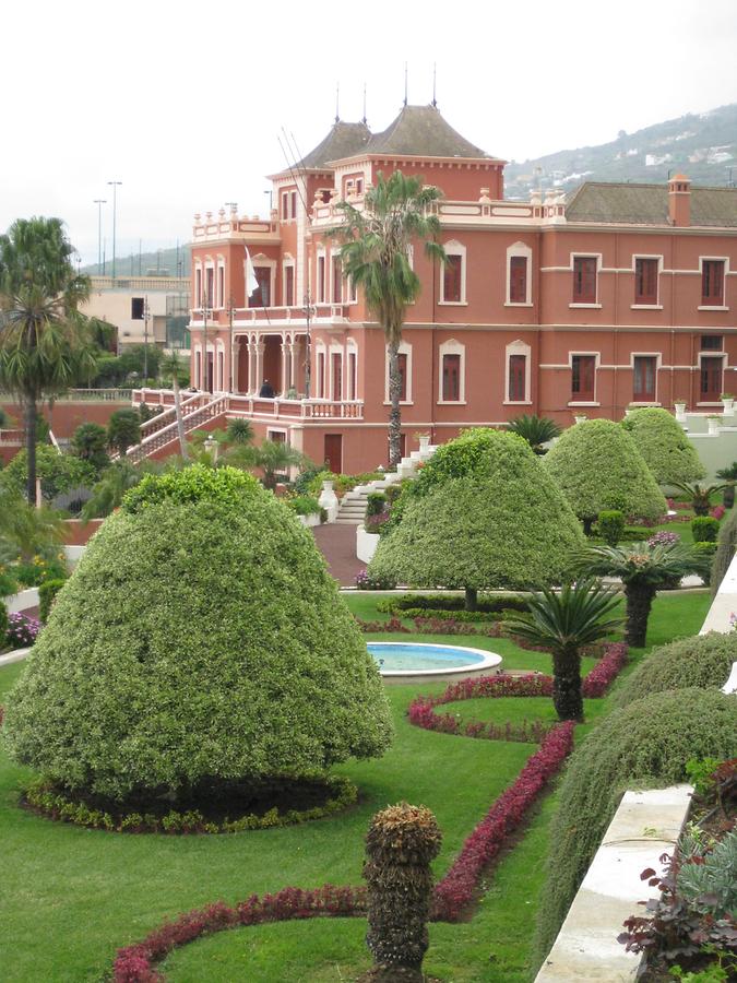 La Orotava - Plaza de la Constitucion - Liceo de Taoro