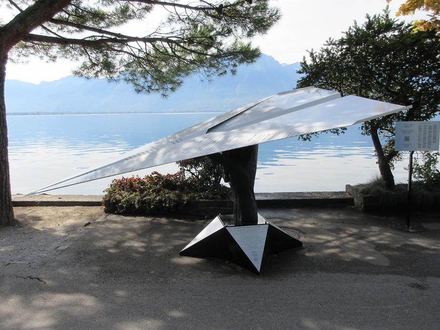 Montreux - Lakeside Promenade; 'Messager' (des Droits de l'Homme), DeLa Perouze