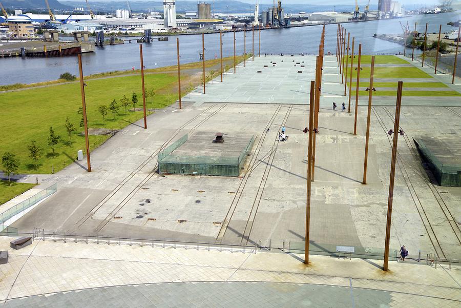 Belfast - Harbour; Titanic Museum