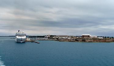 Cruise ship at Kings Wharf