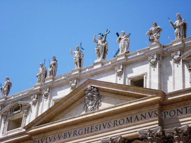 Statue of Christ and some Apostles