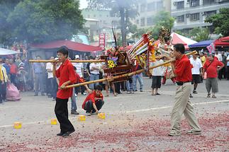 Temple Festival Sedan (1)