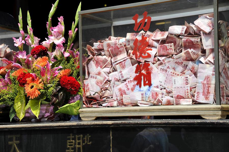 Offerings Mazu Temple Beigang