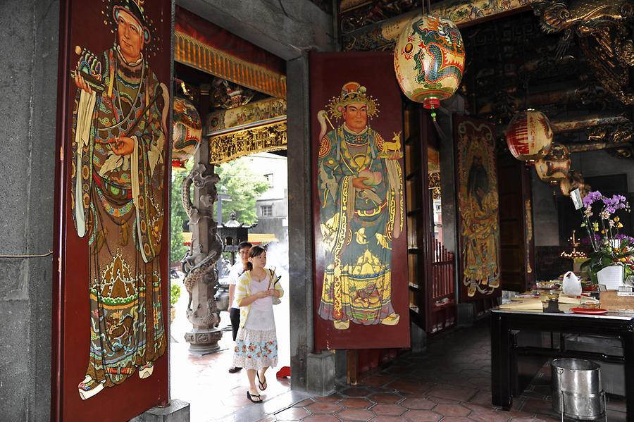 Bao-an Temple, Door God