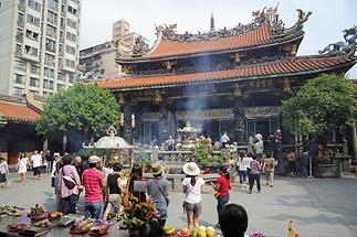 Longshan Temple (1)