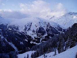 Tal bei St. Anton am Arlberg mit Arlbergstraße