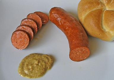 Burenwurst mit süßem Senf und Kaisersemmel.