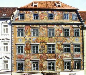 Der ehemalige Herzoghof mit seiner barocken Fassadenmalerei- der einzigen dieser Art, die sich in Österreich erhalten hat., © Hasso Hohmann