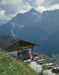 Die Kaserstatt-Alm ist eine der wenigen Almen im Stubaital, die abseits des Wintersportgeschehens liegen.