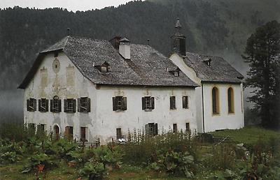Alm-Wohnhaus der Patres und Kirchlein Maria Heimsuchung.