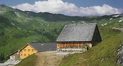 Die neu erbaute Ragaz-Alpe im Wandergebiet von Damüls