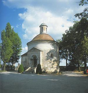 Die Kapelle hl. Katharina (ehemals Karner) in Mistelbach weist romanische Grundelemente aus dem 13. Jahrhunder auf. Sie wurde 1719 barockisiert.