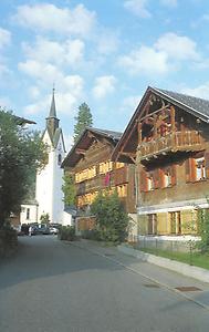 Schwarzenberg mit seinen prachtvollen Häusern im Wälderstil kann als Mittelpunkt des Bregenzerwaldes bezeichnet werden.