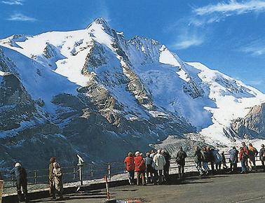 Blick von der Franz-Joseph- Höhe in die majestätische Gletscherwelt.