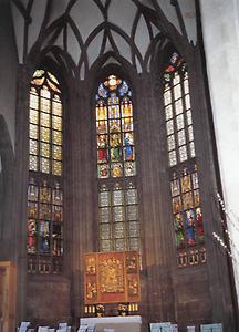 Neugotischer Altar im Katharinenmünster von Freistat: Dadurch, dass auch die Kirche von den großen Stadtbränden in den Jahren 1507 und 1516 erfasst wurde, blieb von der einst reichen und kostbaren Ausstattung nichts erhalten.