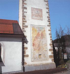 Pfarrkirche Pierbach: Der hl. Christophorus und die Sonnenuhr tragen das Datum 1486. Die Sonnenuhr wurde im Übrigen erst bei der Außenrenovierung der Kirche im Jahre 1978 freigelegt.