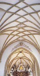 Das Netzrippengewölbe im spätgotischen Langhaus der Pfarrkriche von Kirchschlag.