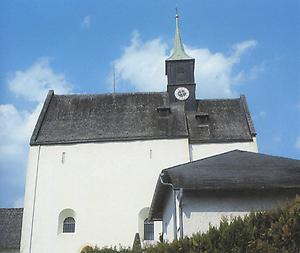 Die Freskenausstattung der spätgotischen Wehrkirche hl. Veit in Edlitz stammt vor allem aus dem 16. und 17. Jahrhundert.