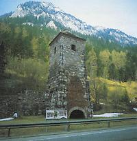 Vordernberg mit seinen Bauwerken des alten Berg- und Hüttenwesens gewinnt seit geraumer Zeit als touristischer Anziehungspunkt zunehmend an Bedeutung. Im Bild ist ein alter Hochofen ('Radwerk') zu sehen.
