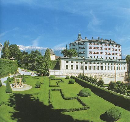 Mit Sicherheit einer der Höhepunkte der Tiroler Schlösser- und Stifte-Straße: Schloss Ambras, das mit seinem Hoch-und Nieder-schloss, seinem 'Spanischen Saal' und seiner weitläufigen Gartenanlage zu den bedeutendsten Anlagen der Renaissance-Zeit in Österreich gehört.
