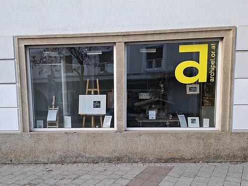 Buch ist ein Buch ist ein Buch und die Fotos von Richard Mayr.