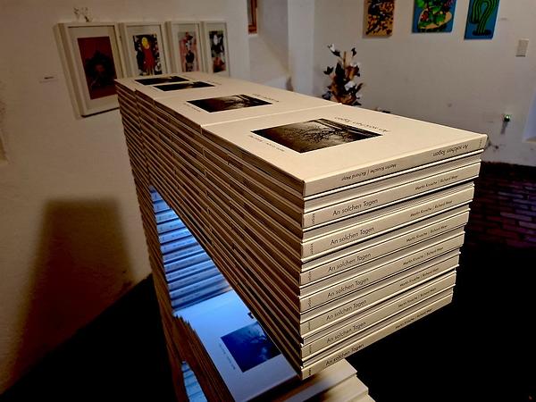 Das Buch von Martin Krusche & Richard Mayr als Skulptur von Tanja Alber.