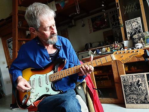 Chris Scheuer mit seiner Strat.