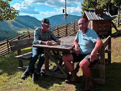 Waldbauer Hubert Pichler (links) und Florian Rudolf.