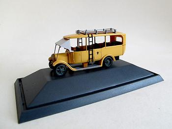 Der Postbus Einheitstyp 13 als Miniatur im Maßstab 1:87. (Foto: Martin Krusche)