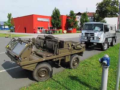 Der Haflinger (vor einem Pinzgauer): So viel Geländefahrzeug wie noch möglich mit so wenig Materialaufwand wie gerade nötig. - (Foto: Martin Krusche)