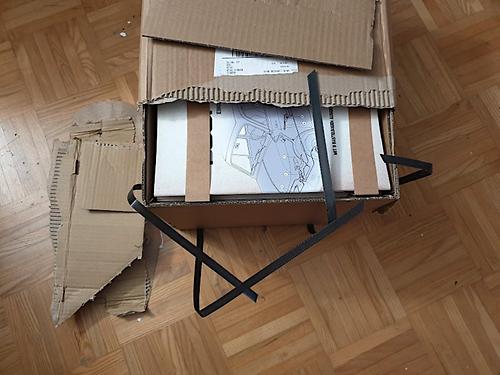 Das letzte Paket mit den Bastelbögen. (Foto: Martin Krusche)