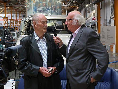 Fritz Ehn (rechts) und der Motorsportler Johann Krammer im Juni 2018. (Foto: Martin Krusche)