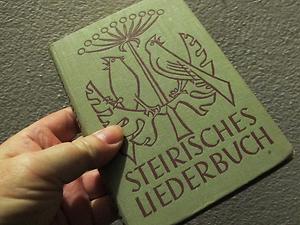 Verdeckte Intentionen: Es ist gar nicht so leicht, im „Steirischen Liederbuch“ etwas auffallend Steirisches zu finden. - (Photo: Martin Krusche)
