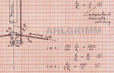 Mechanik der mittleren Achse, an der die Räder mit den vorderen anteilsmäßig eingelenkt werden. - (Archiv Heinz Ahlgrimm)