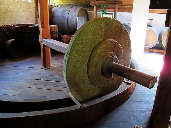 Rollstein und Nursch im Freilichtmuseum Vorau. - (Foto: Martin Krusche)